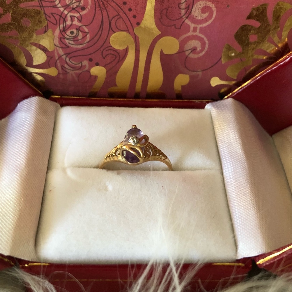 10k Solid gold Vintage Amethyst and diamond ring
